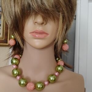 Brand New Chic Green and Pink Beaded Necklace Set